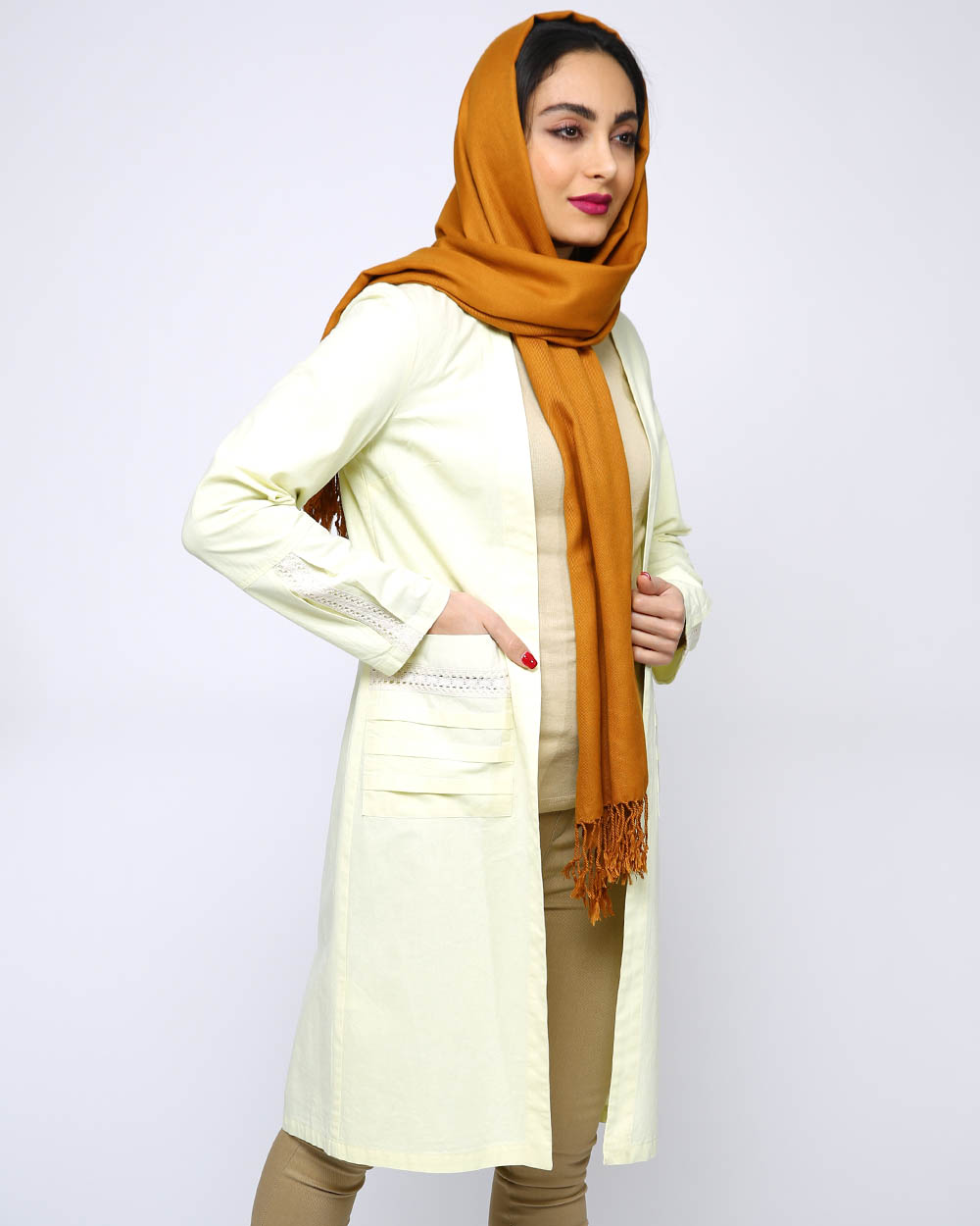 مانتو فروردین