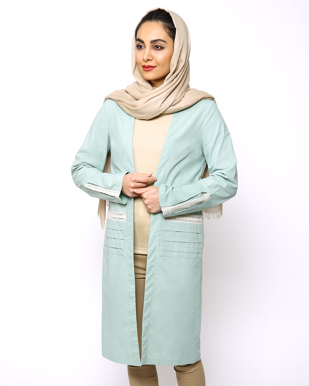 مانتو فروردین